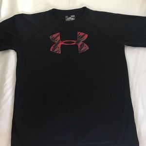 Boys Under Armour T-shirt youth large in black.